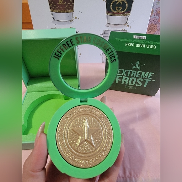 Jeffree Star Hightlighter in Cold Hard Cash - Picture 2 of 11